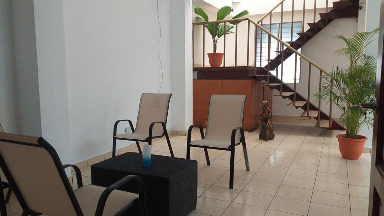 Hostal Los Heroes Antiguo Cuscatlán Екстериор снимка