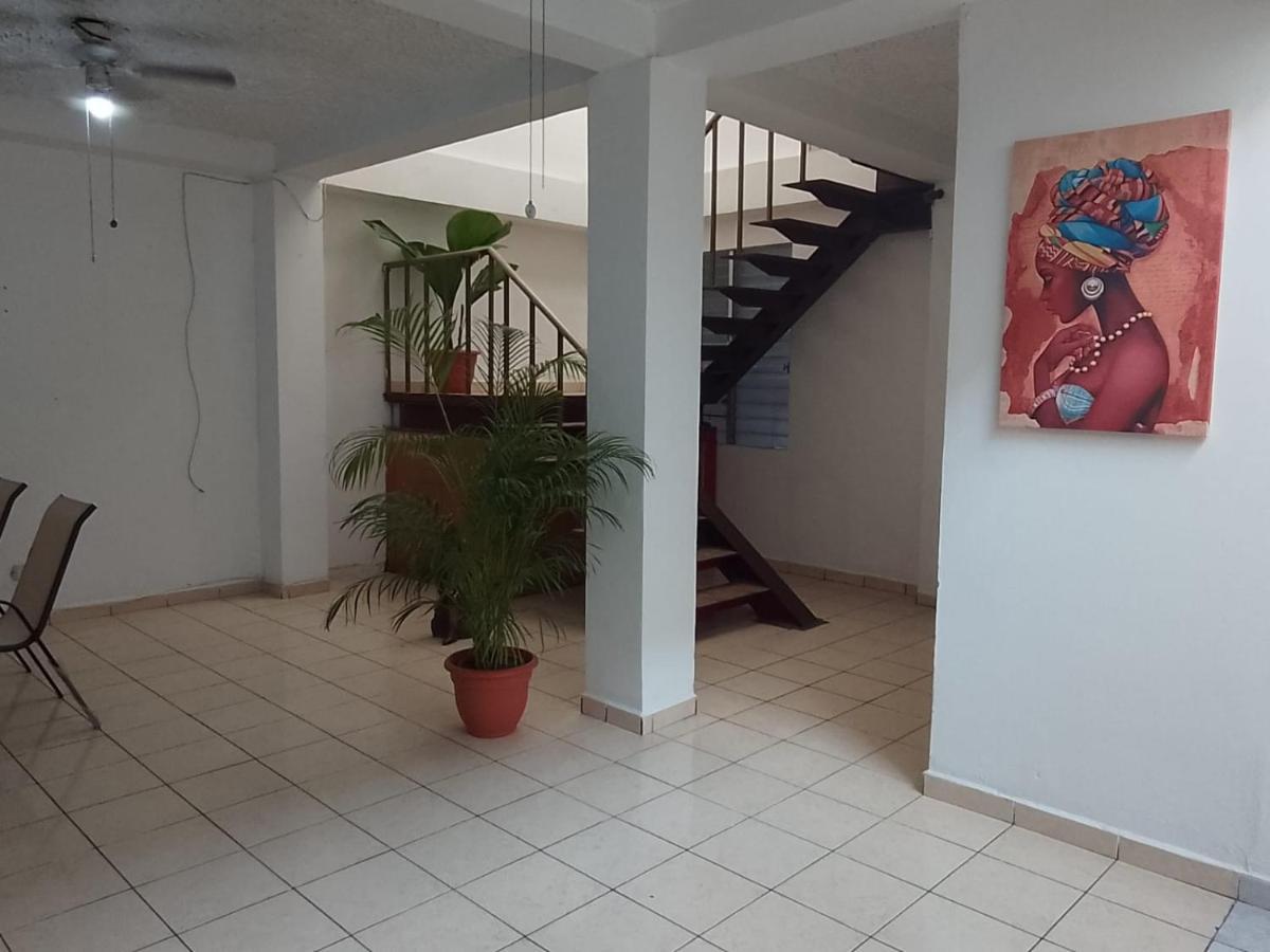 Hostal Los Heroes Antiguo Cuscatlán Екстериор снимка