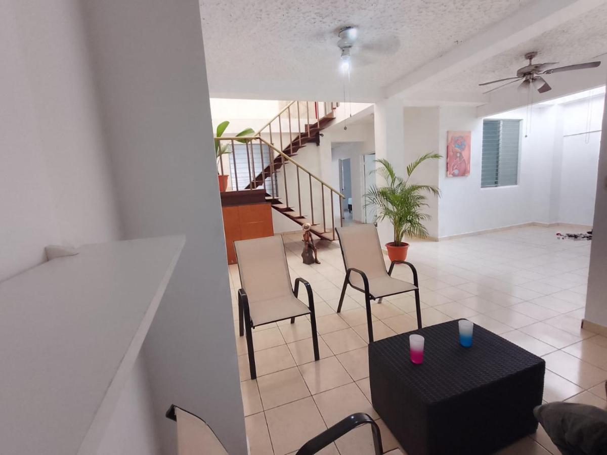 Hostal Los Heroes Antiguo Cuscatlán Екстериор снимка