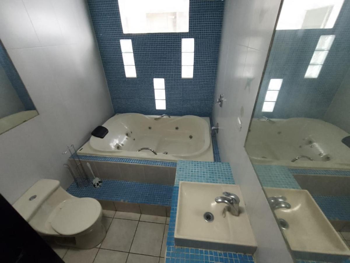 Hostal Los Heroes Antiguo Cuscatlán Екстериор снимка