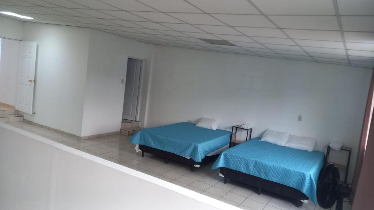 Hostal Los Heroes Antiguo Cuscatlán Екстериор снимка