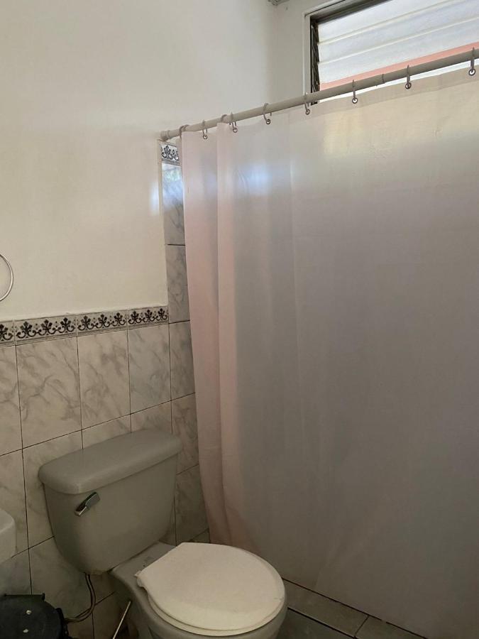 Hostal Los Heroes Antiguo Cuscatlán Екстериор снимка